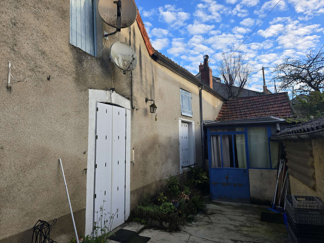Maison à DUN-SUR-AURON