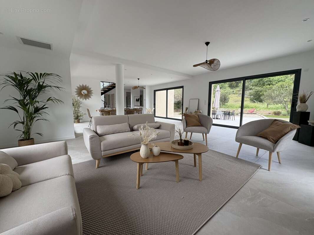 Maison à PLAN-DE-LA-TOUR