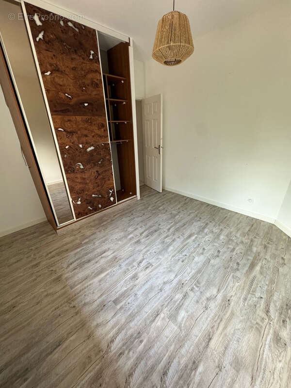 Commerce à NARROSSE