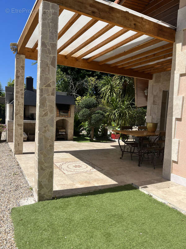 Commerce à NARROSSE