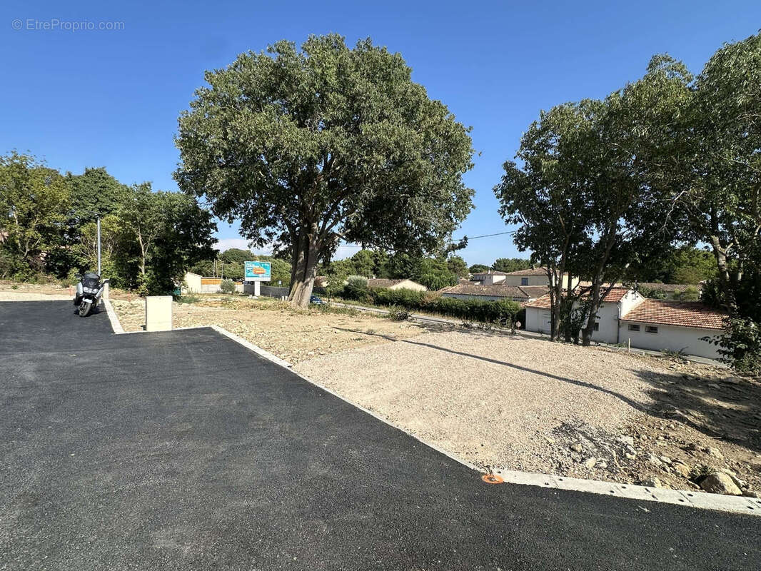 Terrain à PELISSANNE