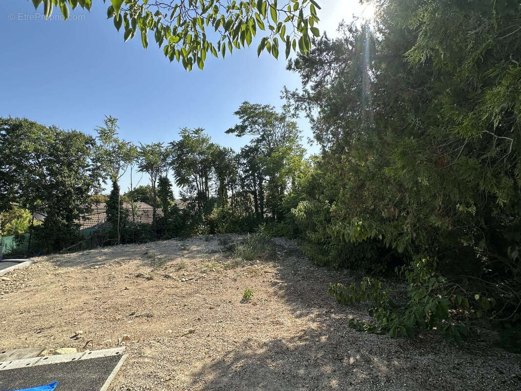 Terrain à PELISSANNE