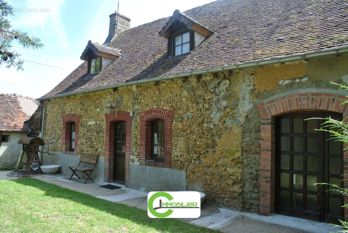 Maison à SEMUR-EN-VALLON