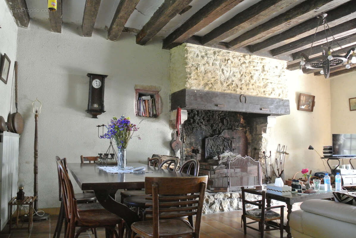 Maison à SEMUR-EN-VALLON