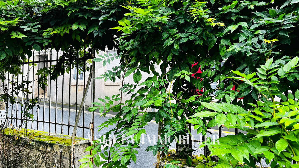 Maison à LE GUE-DE-VELLUIRE