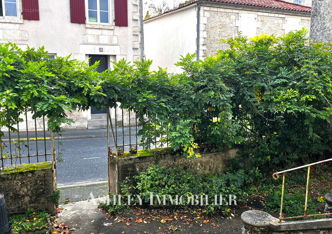 Maison à LE GUE-DE-VELLUIRE