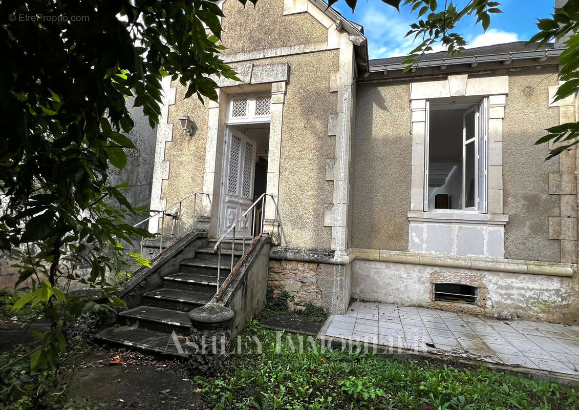 Maison à LE GUE-DE-VELLUIRE