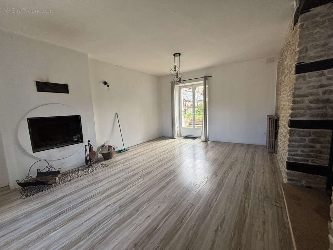 Maison à SAINTE-COLOMBE-SUR-SEINE