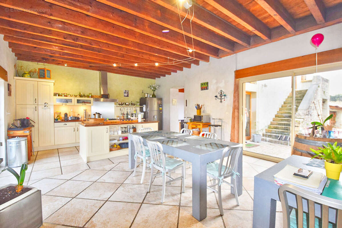 Maison à MARCILLY-D&#039;AZERGUES