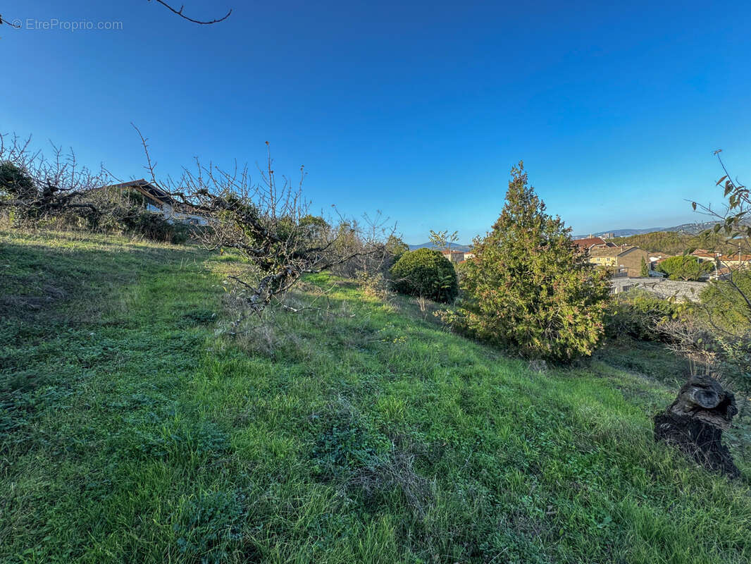 Terrain à SAINT-PIERRE-DE-BOEUF