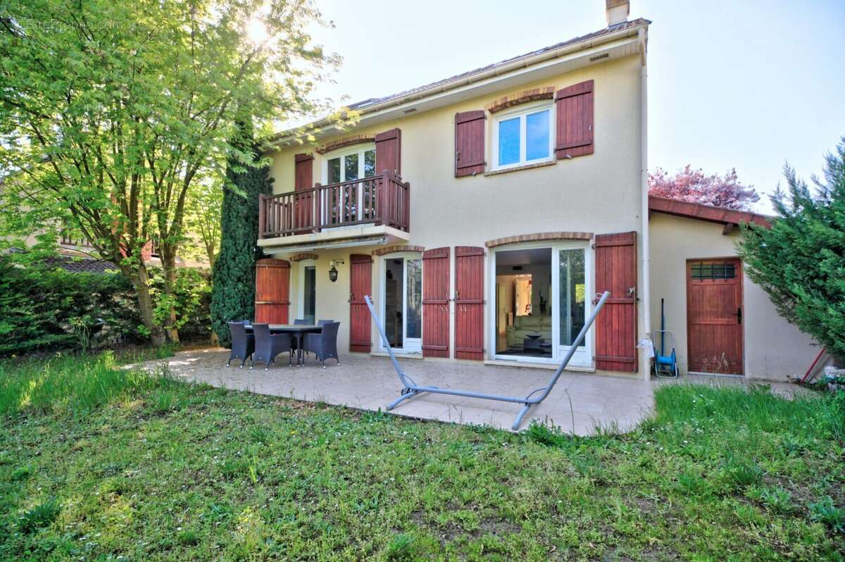 Vue arrière - Maison à VERNOUILLET