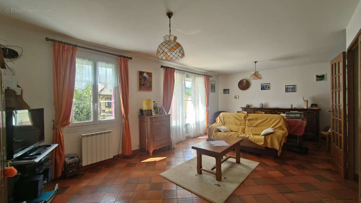 Maison à ONS-EN-BRAY