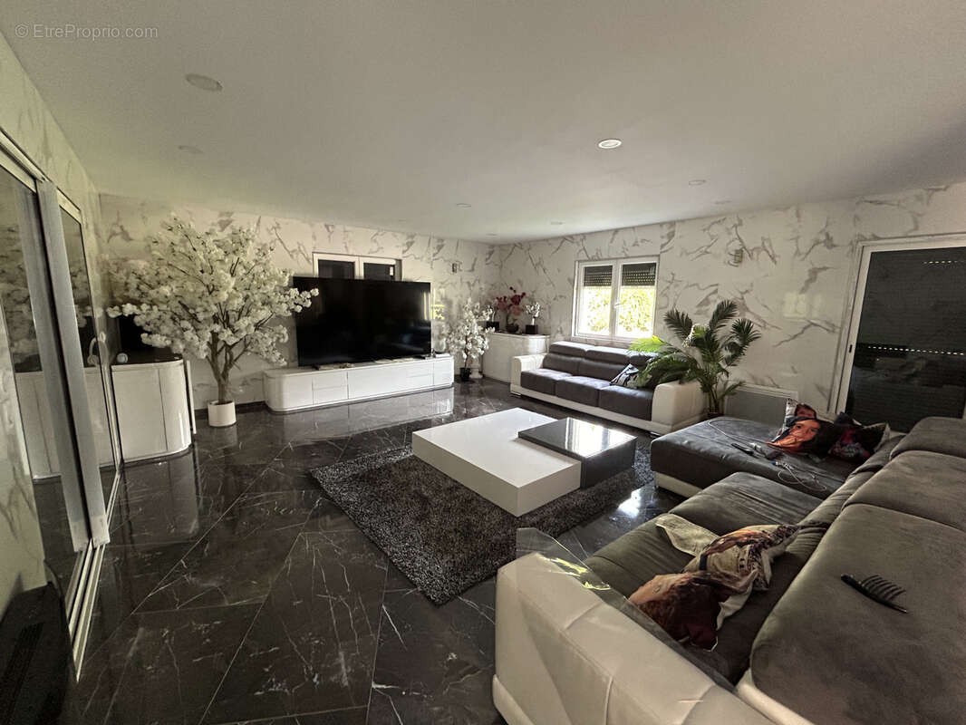 Maison à PUY-GUILLAUME