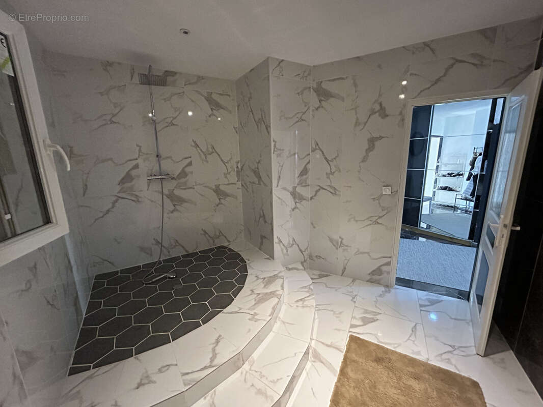 Maison à PUY-GUILLAUME