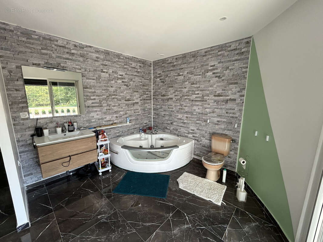 Maison à PUY-GUILLAUME