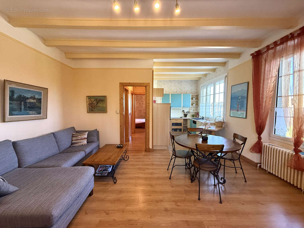 Maison à TOMBEBOEUF