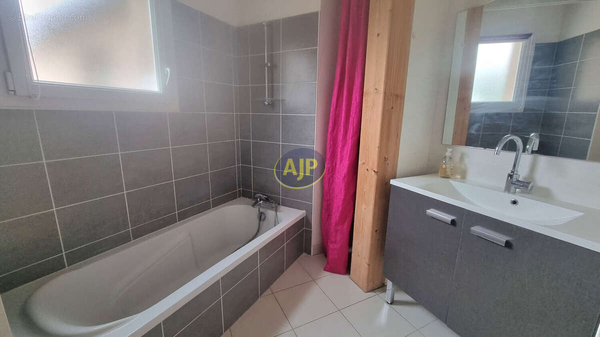 Maison à CONQUEREUIL