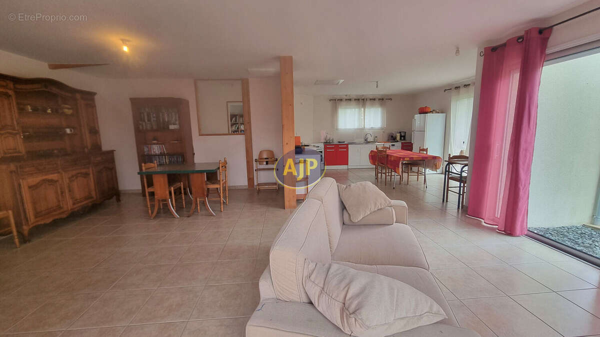 Maison à CONQUEREUIL