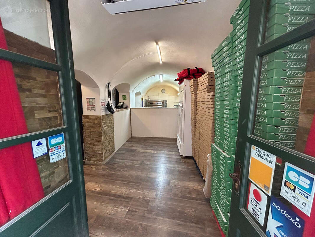 Commerce à L&#039;ESCARENE