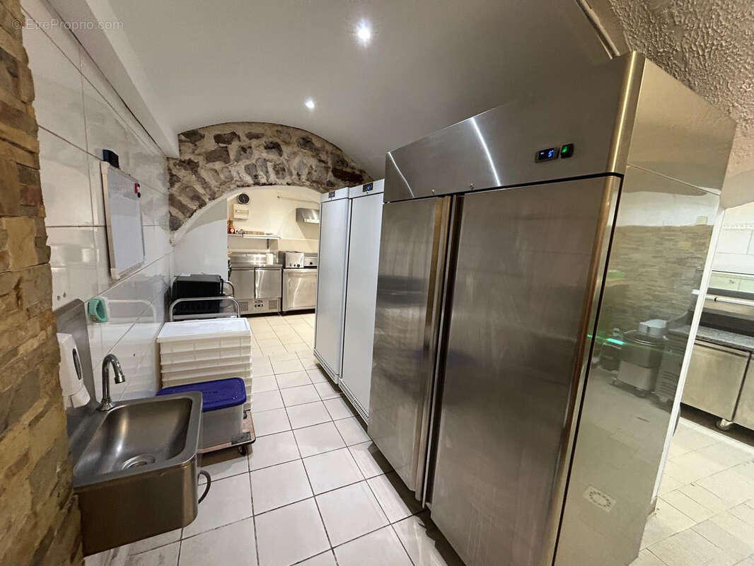 Commerce à L&#039;ESCARENE