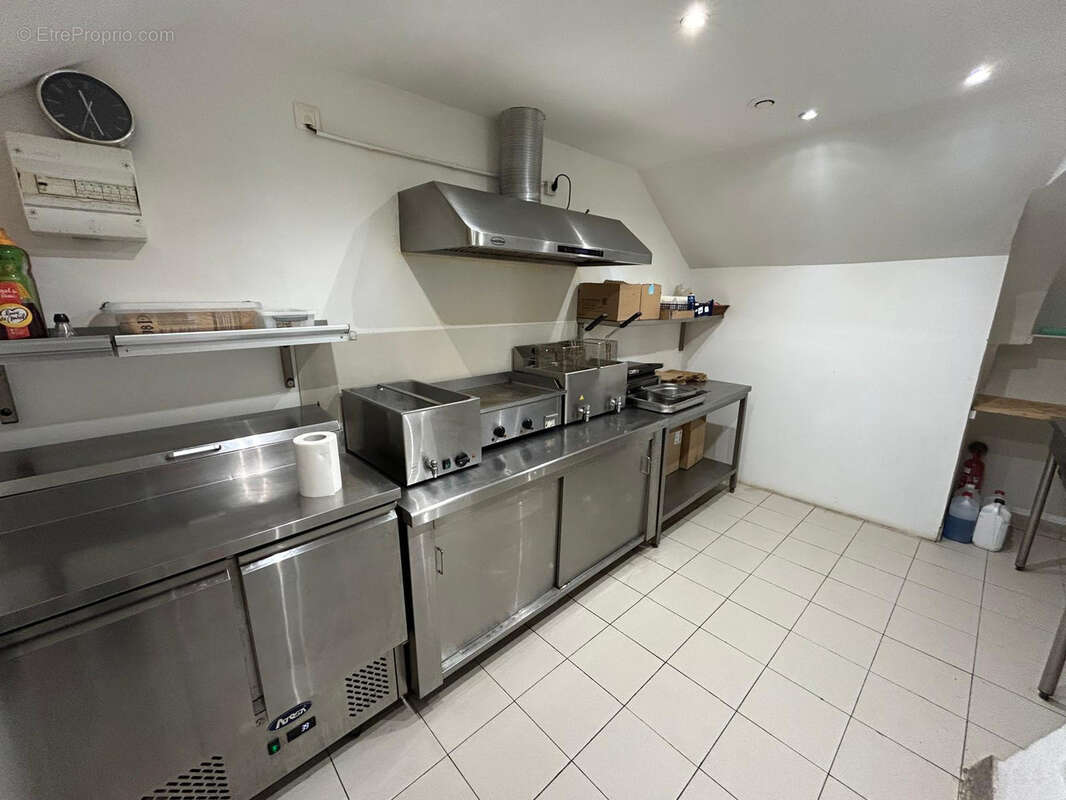 Commerce à L&#039;ESCARENE