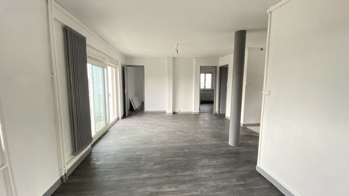 Appartement à GRAND-CHARMONT