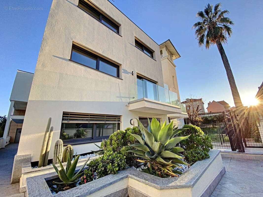 Appartement à VALLAURIS