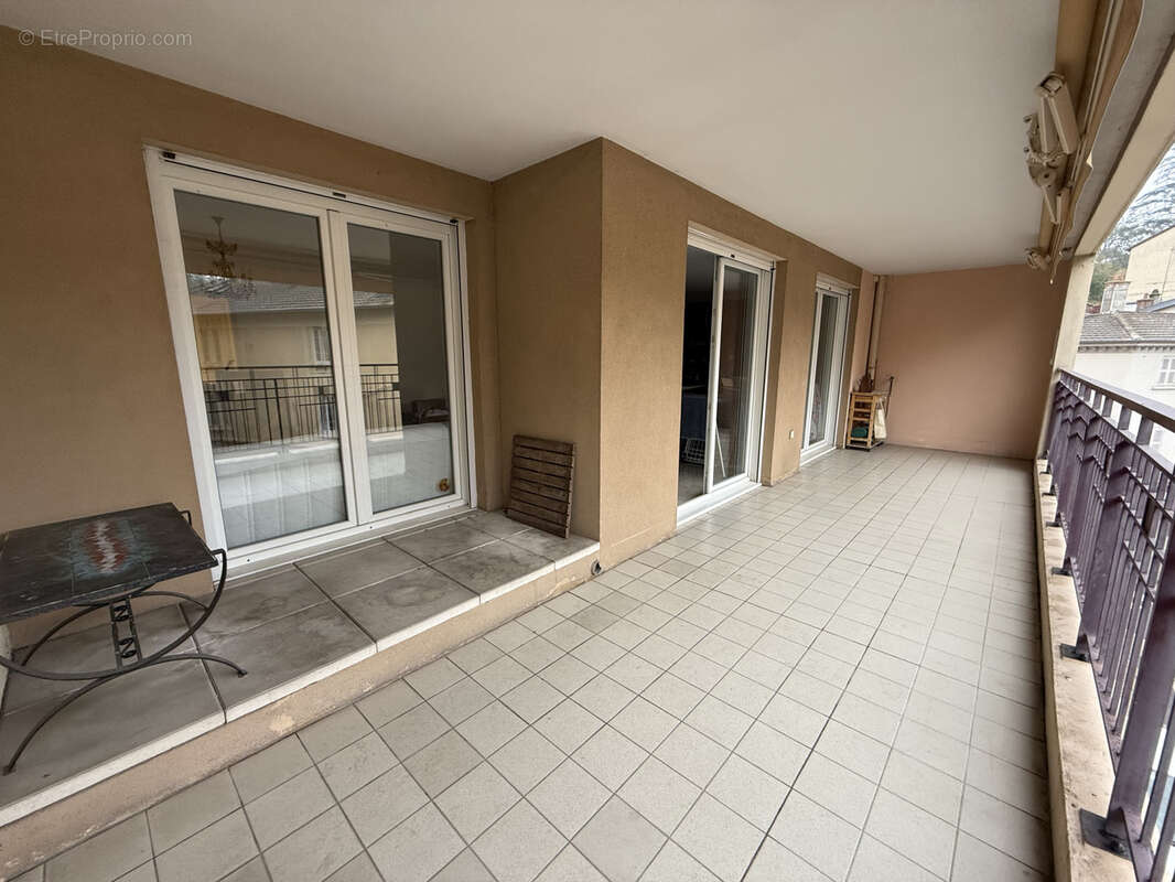 Appartement à CHARBONNIERES-LES-BAINS