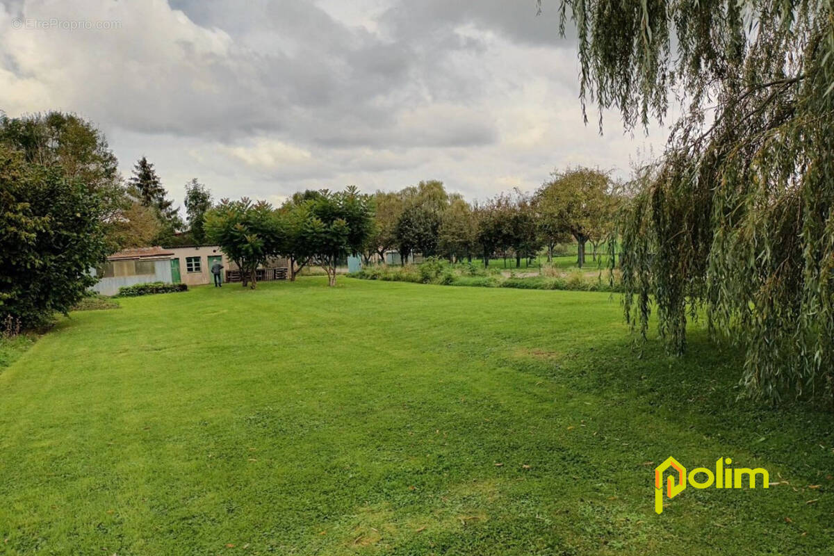 Terrain à SEICHEPREY