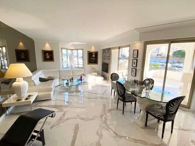 Appartement à MANDELIEU-LA-NAPOULE