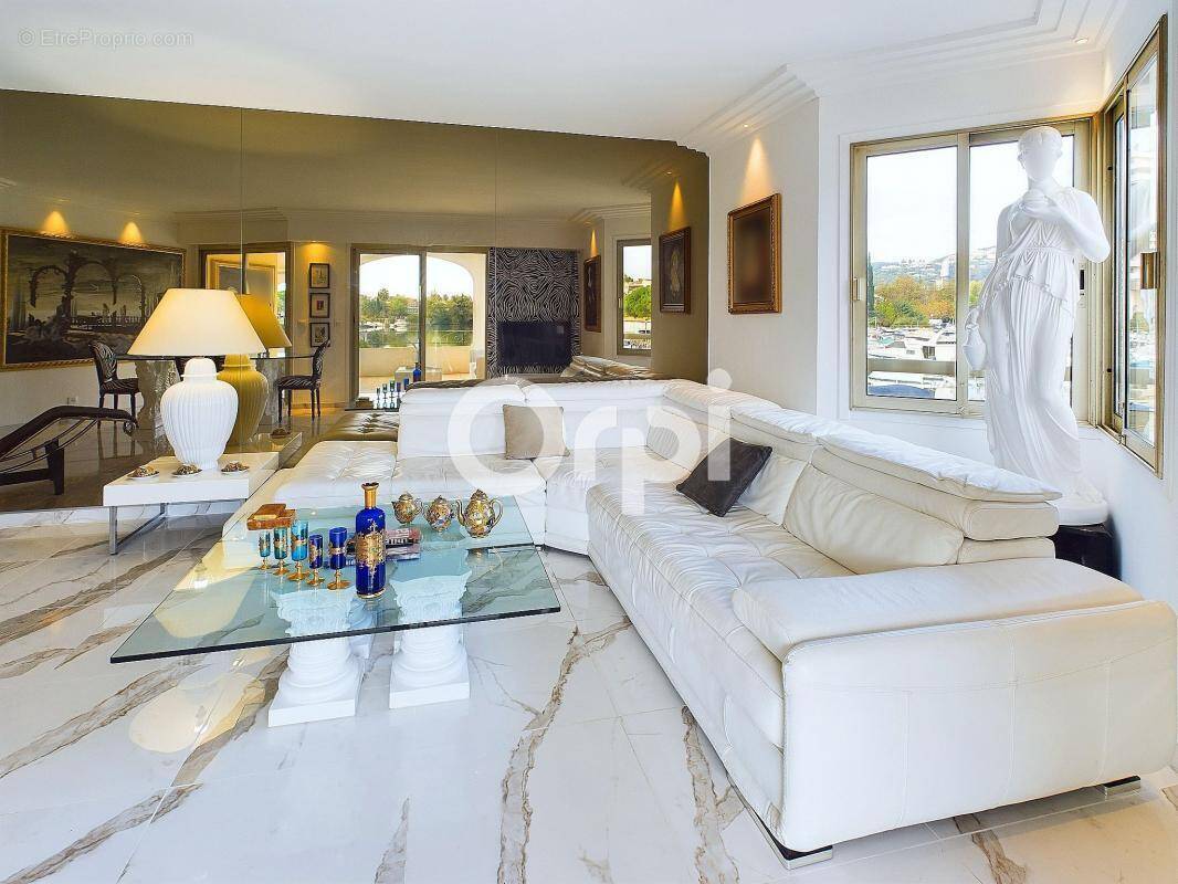 Appartement à MANDELIEU-LA-NAPOULE