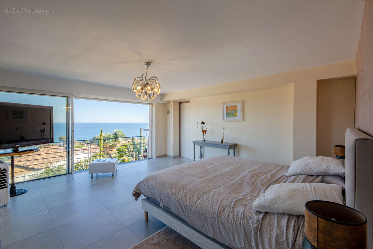 Maison à LES ISSAMBRES