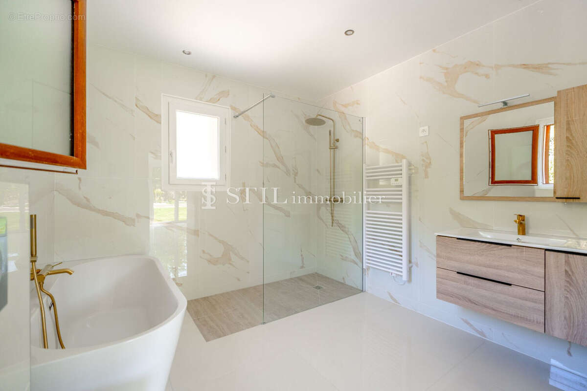 Maison à PLAN-DE-LA-TOUR