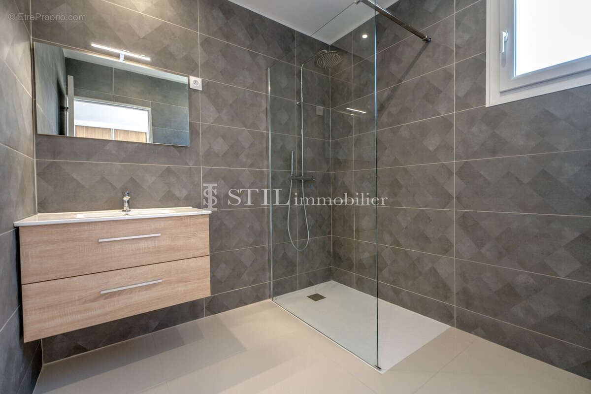 Maison à PLAN-DE-LA-TOUR