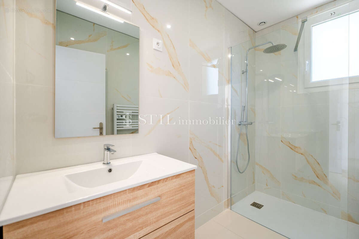 Maison à PLAN-DE-LA-TOUR