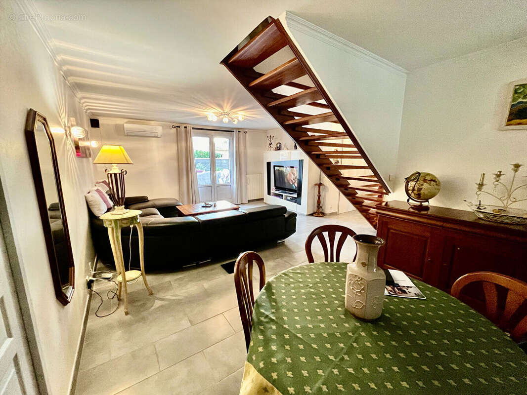 Maison à L'ISLE-SUR-LA-SORGUE