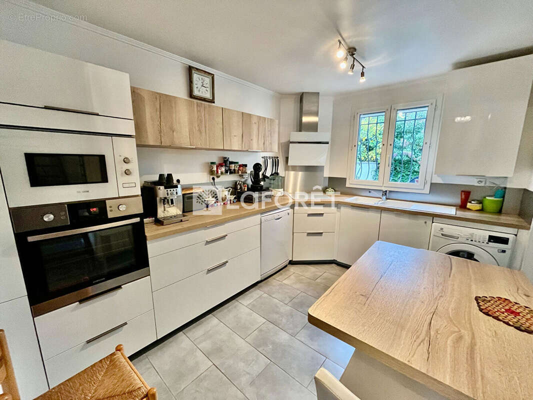 Maison à L'ISLE-SUR-LA-SORGUE