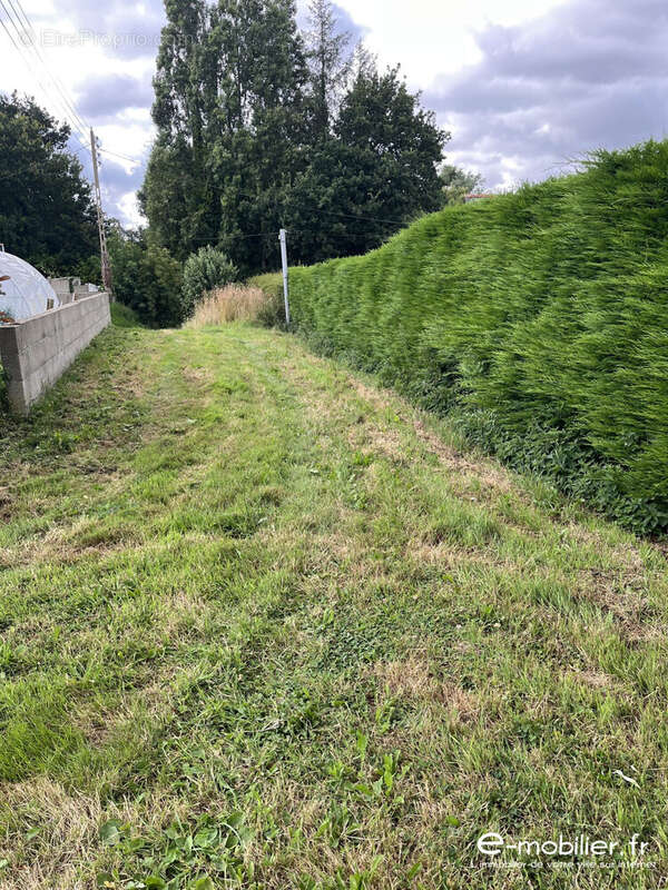 Terrain à LANVOLLON