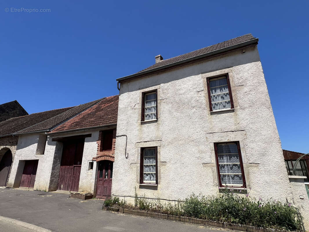 Maison à VIC-DES-PRES
