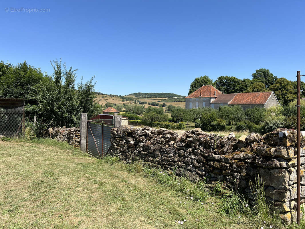 Maison à VIC-DES-PRES