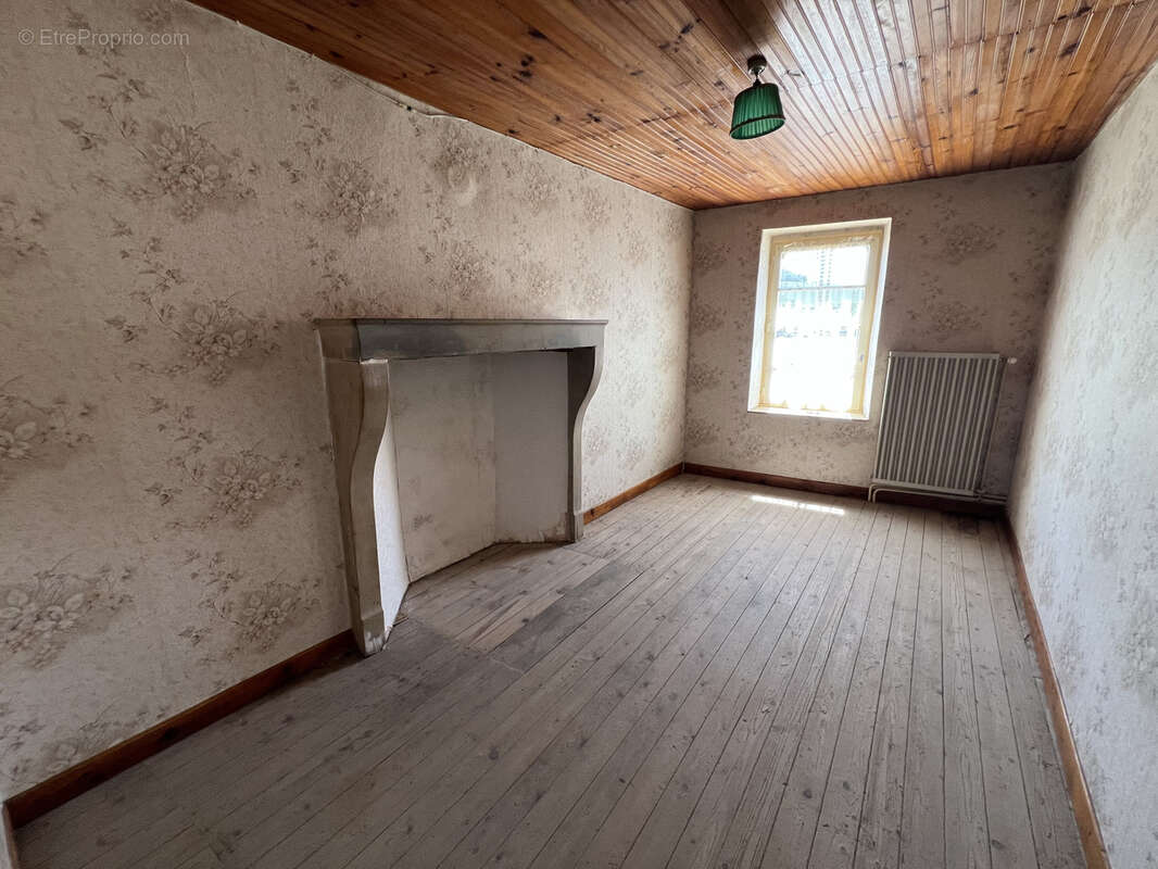 Maison à VIC-DES-PRES