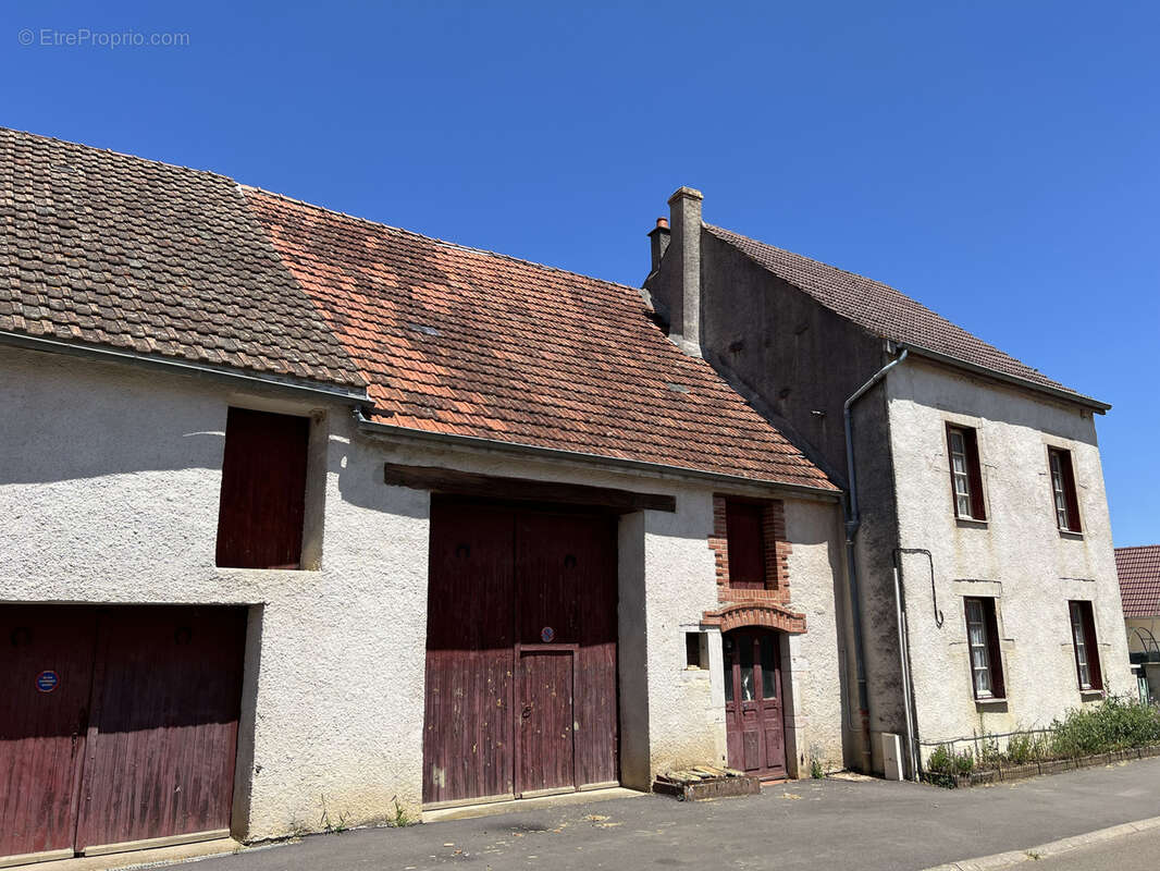 Maison à VIC-DES-PRES