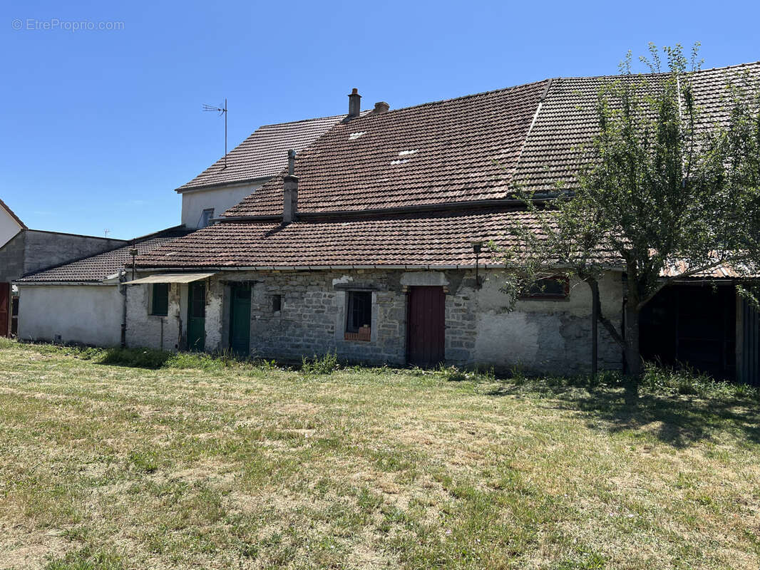 Maison à VIC-DES-PRES