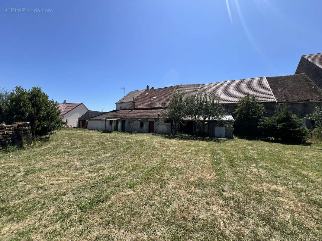 Maison à VIC-DES-PRES