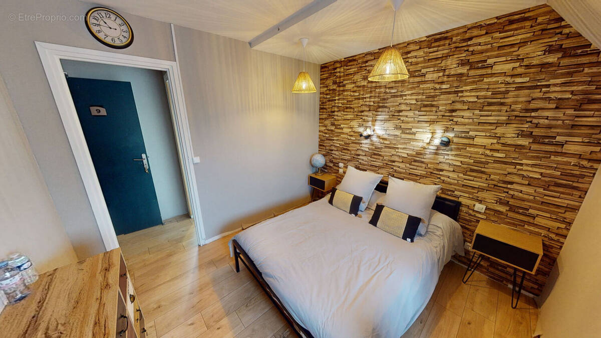 Commerce à CONDE-SUR-NOIREAU