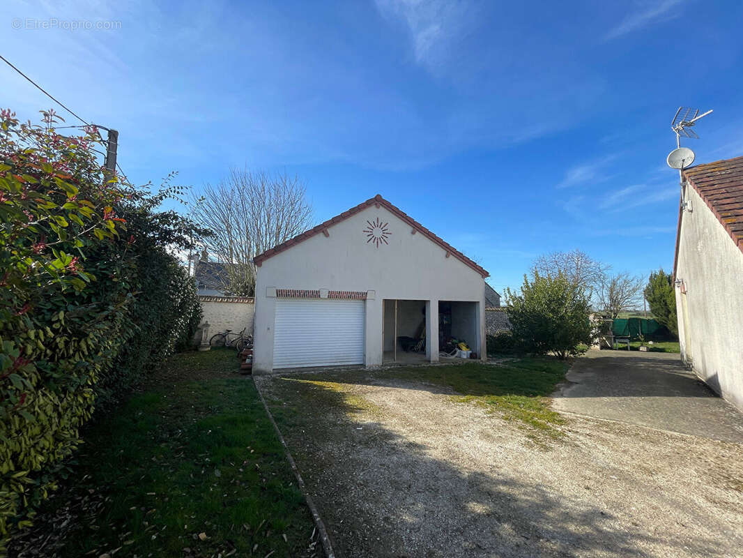 Maison à TILLAY-LE-PENEUX