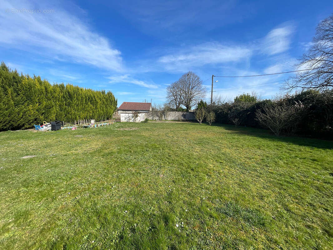 Maison à TILLAY-LE-PENEUX