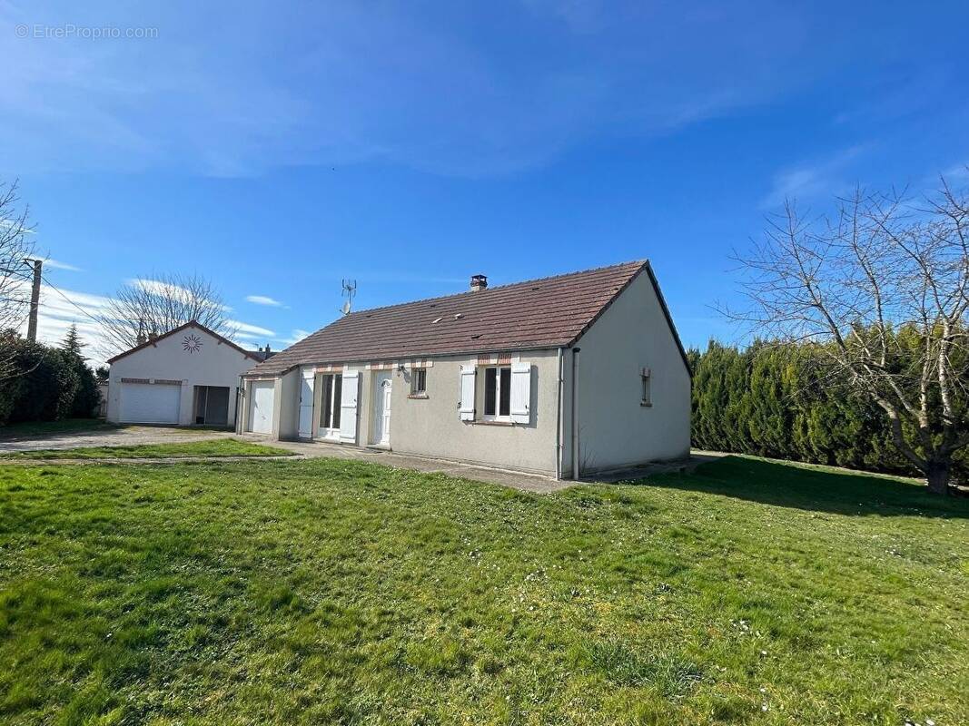 Maison à TILLAY-LE-PENEUX