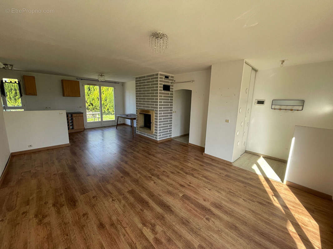 Maison à TILLAY-LE-PENEUX