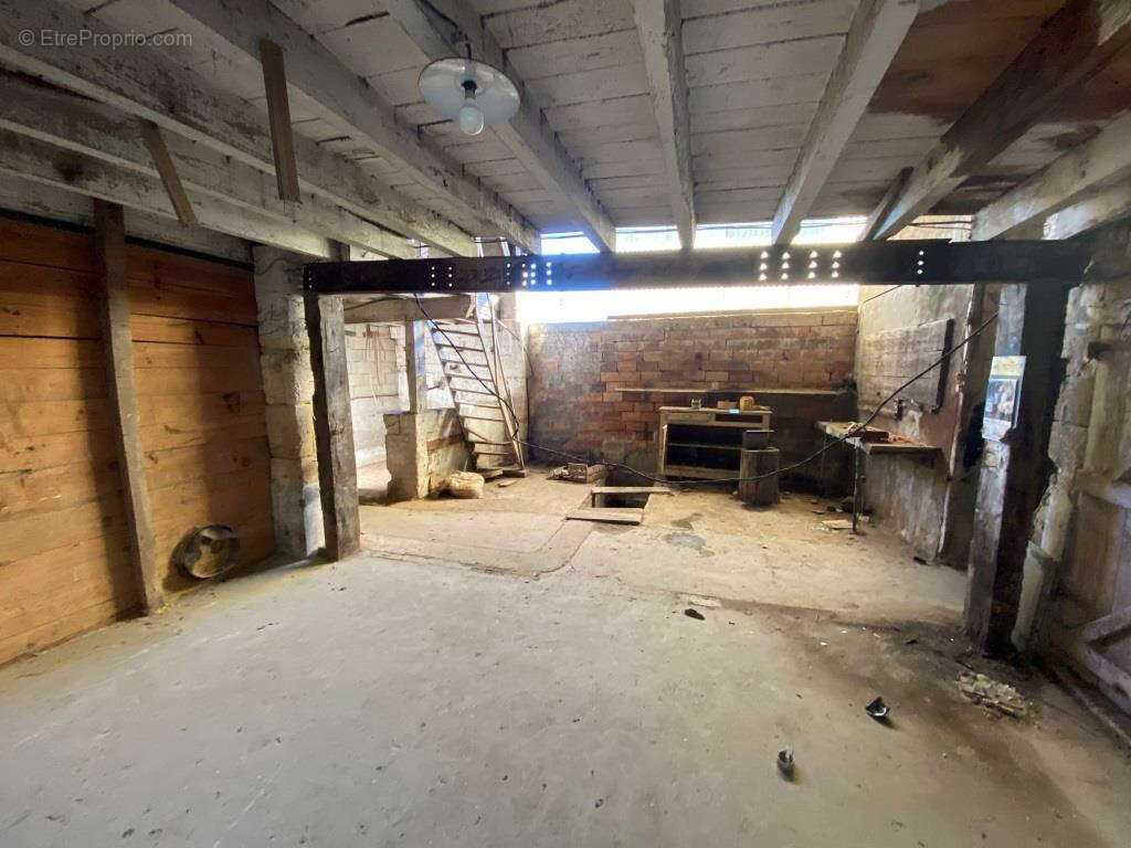 Maison à SAINT-CHRISTOLY-DE-BLAYE